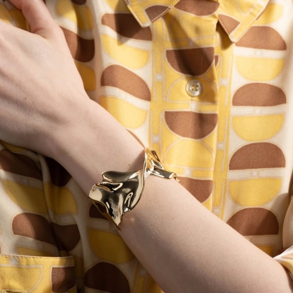 Alexis Bittar Crumpled Metal Twist Cuff Bracelet - Picture 16 of 16